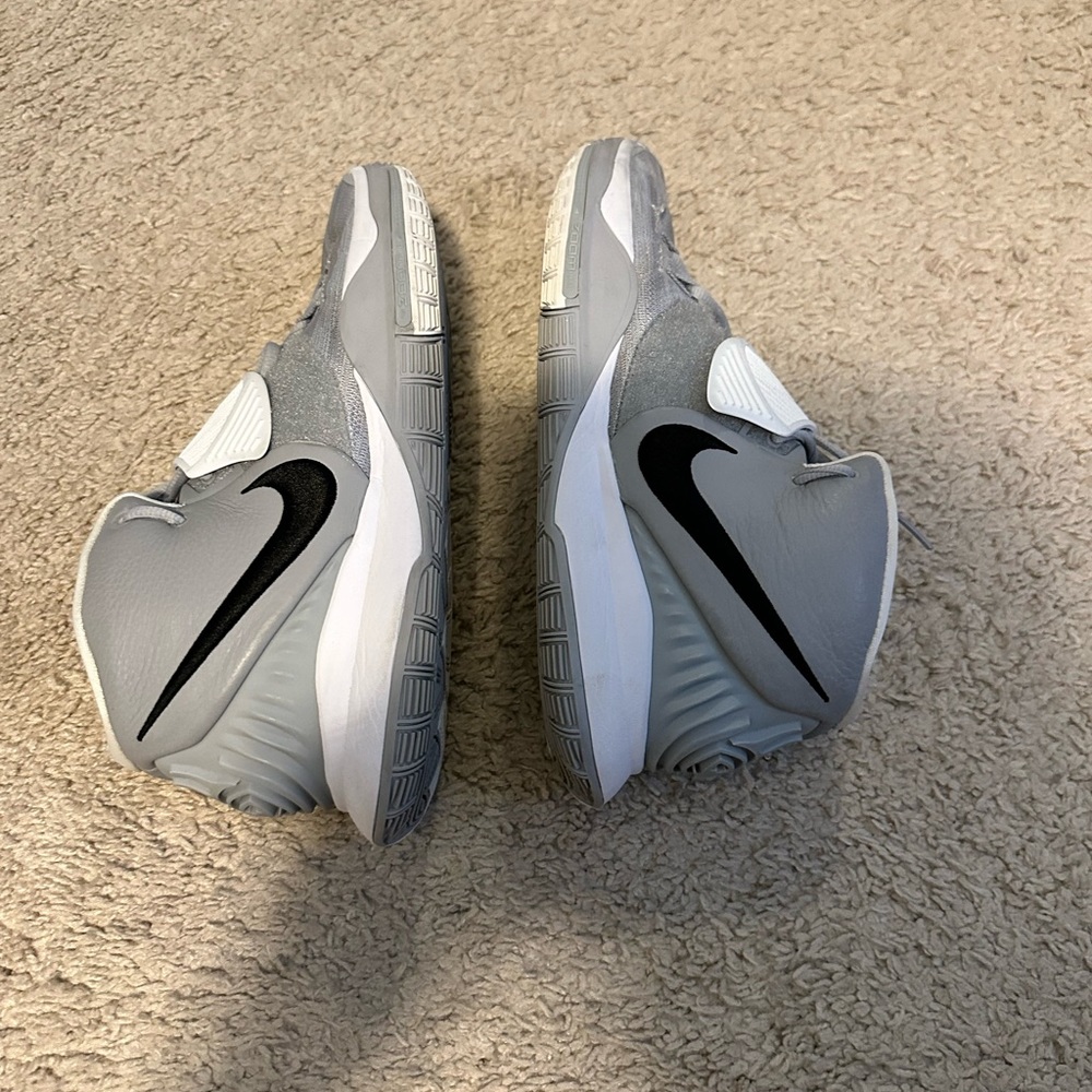 Kyrie basketball shoe